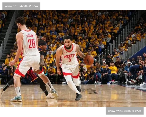 铁血防守主导全场的巅峰对决重塑比赛走向与格局双方智慧博弈极致